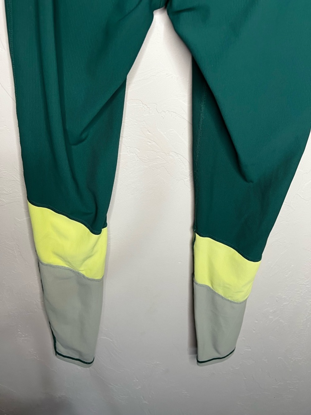 Wilo The Label Green Colorblock Ribbed Performance Leggings - Picture 7 of 9